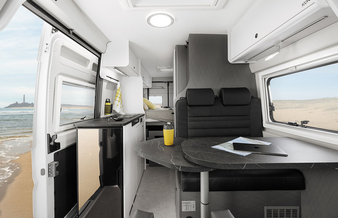 Wohnmobil Innen: Wohnraum Wohnmobil Innen: Wohnraum